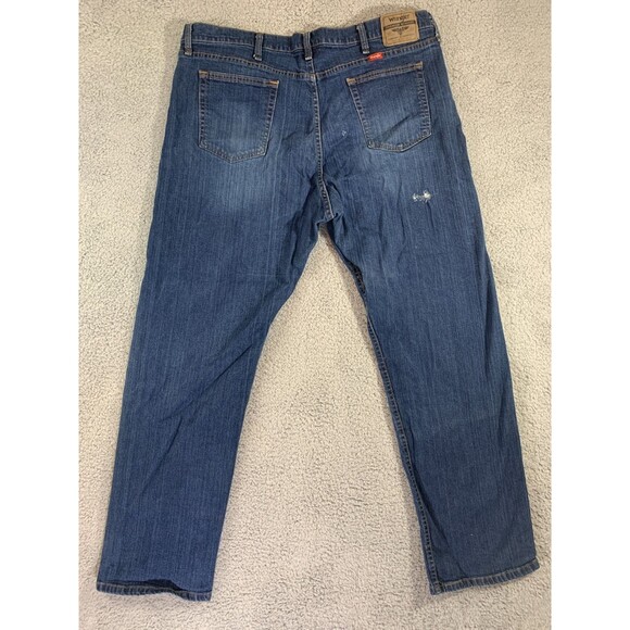 Wrangler Premium Quality Relaxed Fit Men's Jeans Size 40 x 32 Bootcut - Picture 2 of 10